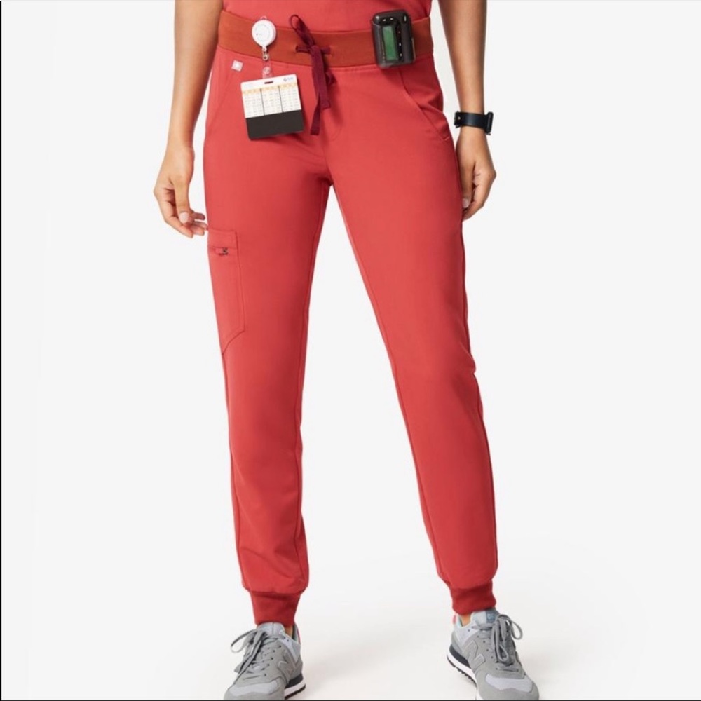 Figs woman’s zamora jogger scrub pants size medium